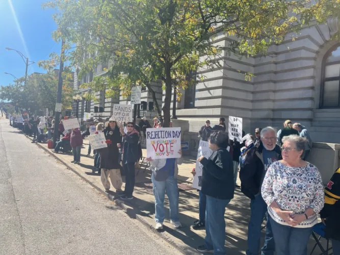 Rallies in Warren, Youngstown urge early voting